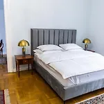 Luxury Downtown 3 Bedroom Apartment By Synagoge With Beautiful View