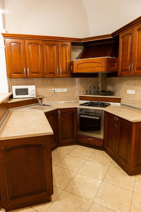 Luxury Downtown 3 Bedroom By Synagoge With Beautiful View * Budapešť