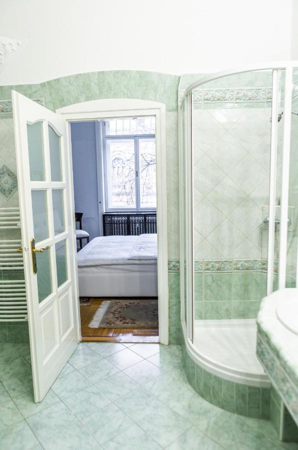 Luxury Downtown 3 Bedroom By Synagoge With Beautiful View Budapešť